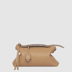 펜디 바이 더 웨