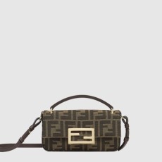 펜디 가죽 파우치